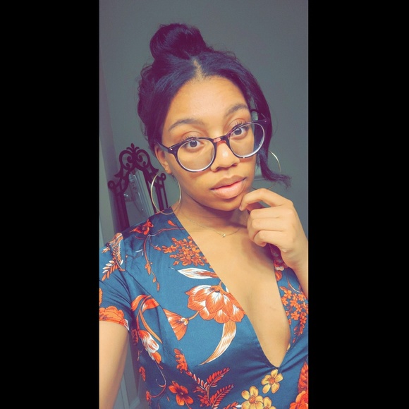 Poshmark profile picture for @skedaddle